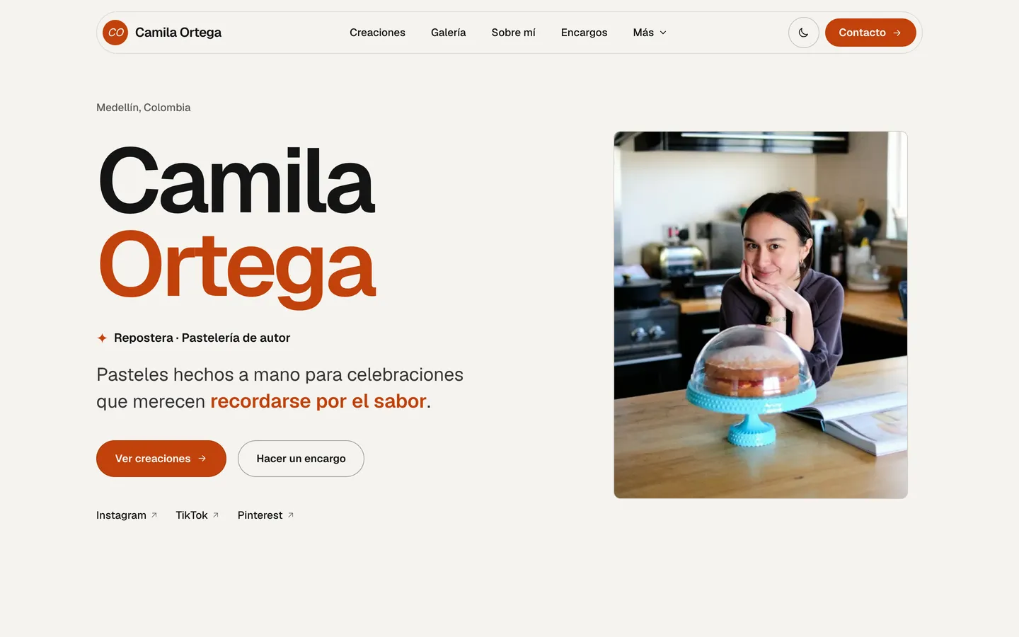 Portfolio de ejemplo creado con Bloom en estilo Minimal
